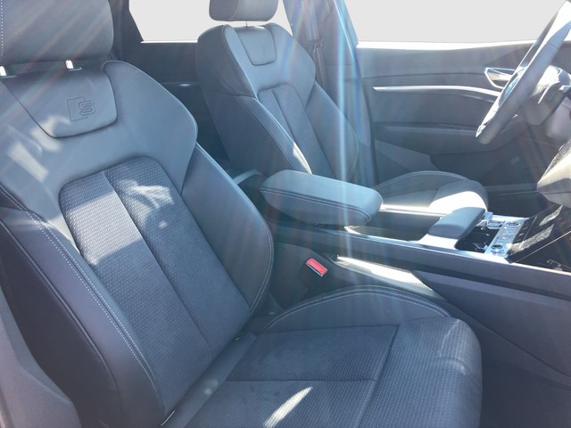 Audi - Q8 e-tron Sportback 55 quattro AHK HUD_7