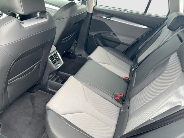 VW - Golf VIII Lim. 2.0 TSI R 4Motion Black Edition_3