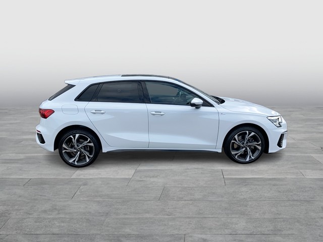Audi - A3 Sportback 40 TFSI e S-tronic S-line LED PANO_11