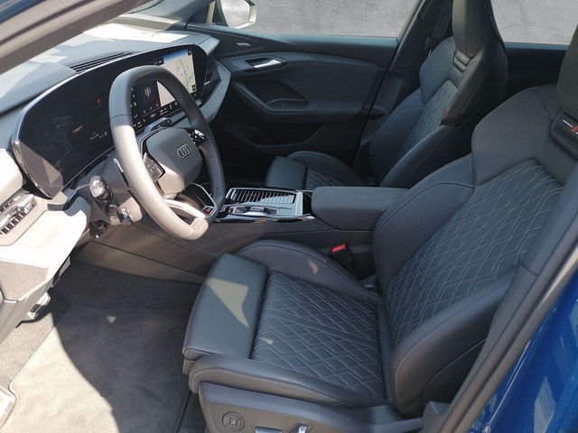 Audi - Q6 e-tron 285 kW quattro edition one blue Pano_14