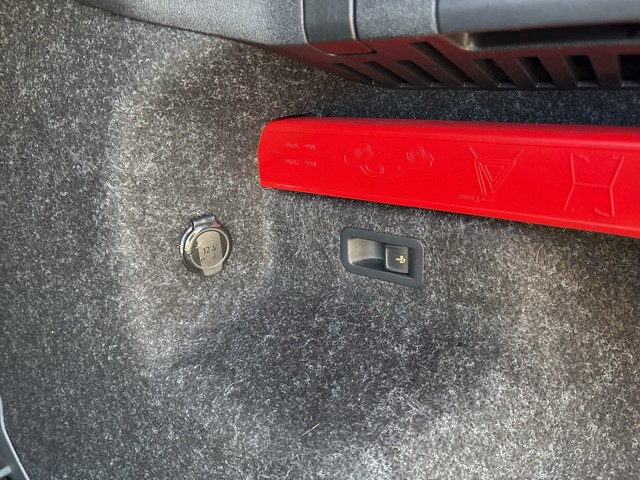 Skoda - Enyaq 60 Loft AHK schwenkbar_5