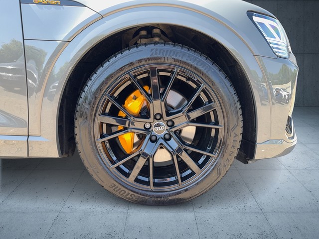 Audi - e-tron 50 quattro S line black Pano B&O RFK 21"_13