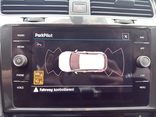 VW - Golf VII Lim. 1.0 TSI Comfortline Navi ACC Shzg_5