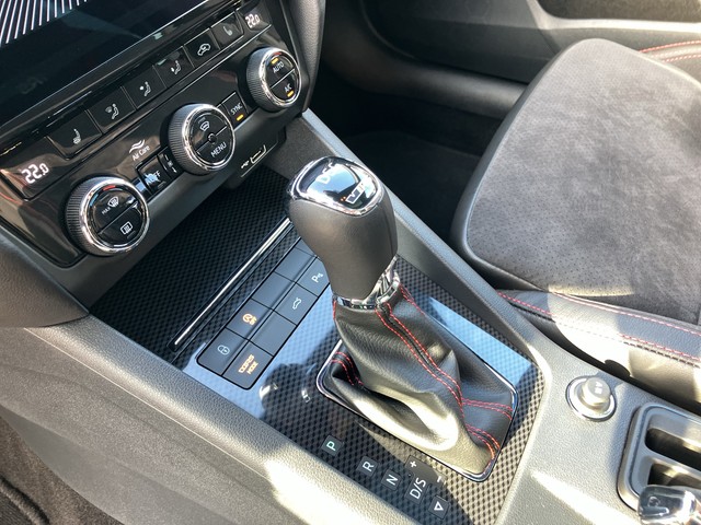 Skoda - Octavia Combi RS 2.0 TSI DSG RS LED+NAVI+PANO_6