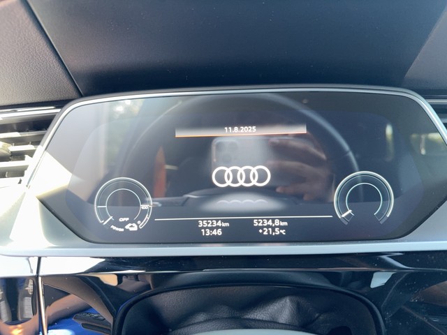 Audi - e-tron 50 quattro S line black Pano B&O RFK 21"_16