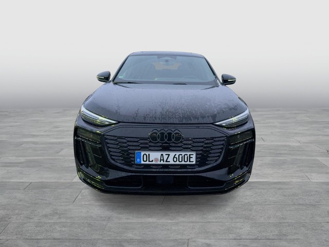 Audi - Q6 SUV e-tron performance performance 225 kW AHK + PANO_10