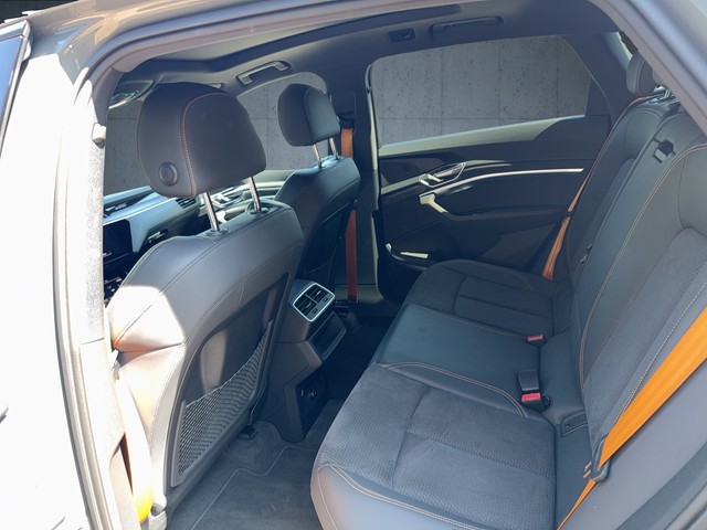 Audi - e-tron 50 quattro S line black Pano B&O RFK 21"_3