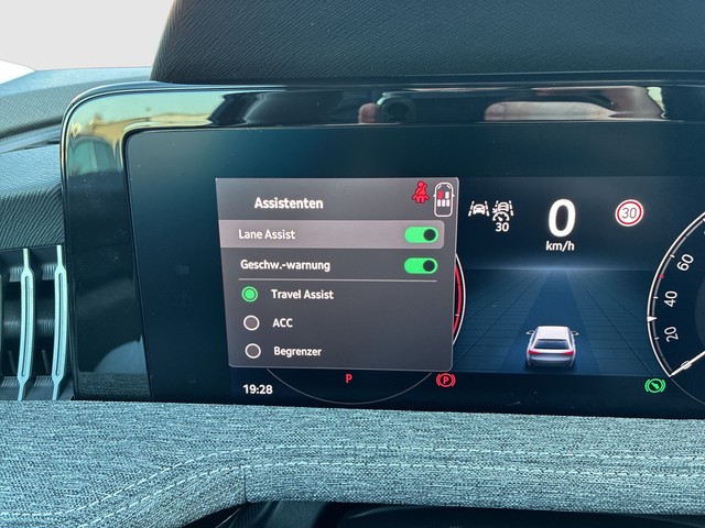 Skoda - Superb Combi 2.0TDI DSG Selection AHK+Matrix+Navi_7