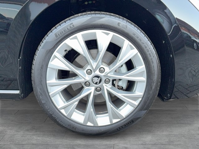 Skoda - Superb Combi 2.0TDI DSG Selection AHK+Matrix+Navi_17