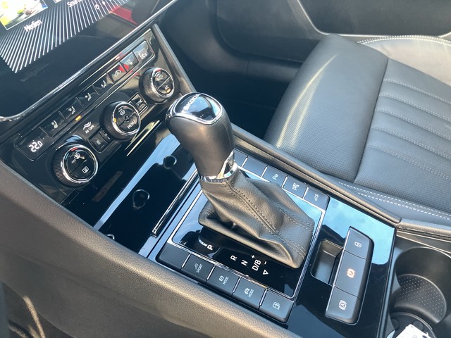 Skoda - Superb Combi 1.4 TSI iV DSG L&K AHK+KAMERA+PANO_6