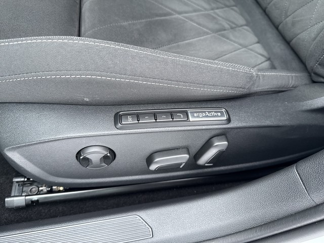 VW - Golf VIII 1.5 TSI Life AHK+ACC+DCC+LED+NAVI+RFK_10