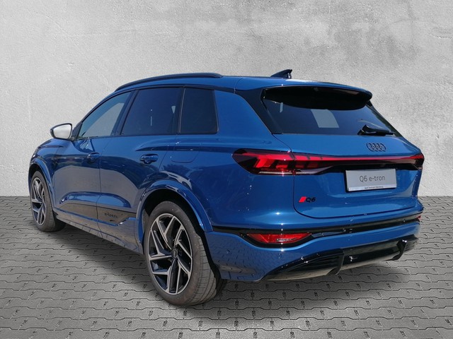 Audi - Q6 e-tron 285 kW quattro edition one blue Pano_9