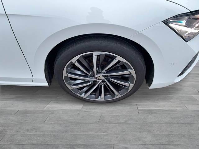Skoda - Superb Combi 2.0 TDI DSG L&K NAVIGATION+AHK+PANO_10