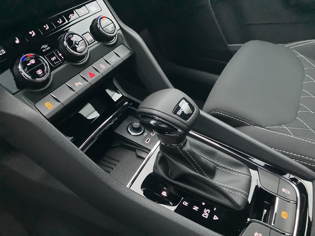 Skoda - Karoq 1.5 TSI DSG Sportline AHK+ACC+NAVI+PANO_6