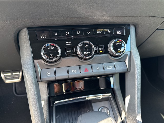 Skoda - Karoq 2.0 TDI DSG Sportline AHK+NAVI+KAMERA+LED_9