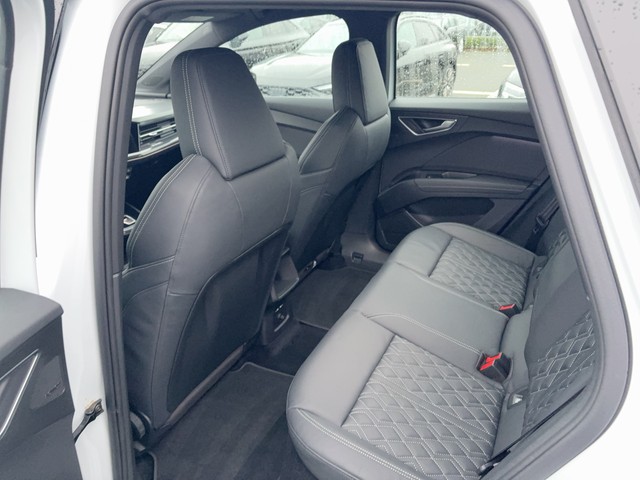 Audi - Q4 e-tron S-Line MATRIX+PANO+ACC_3