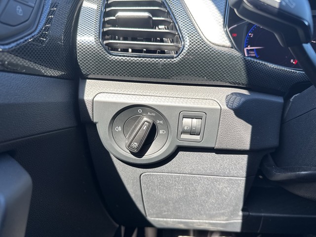 VW - T-Cross 1.0 TSI Life ACC Navi LED RFK 16" GJR_8
