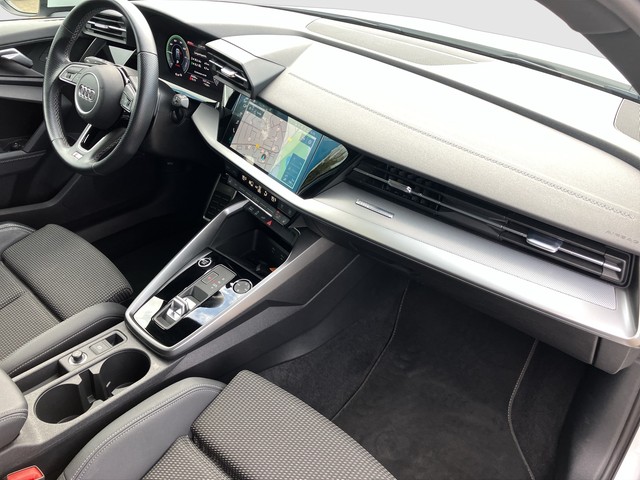 Audi - A3 Sportback 40 TFSI e S-tronic S-line LED PANO_7
