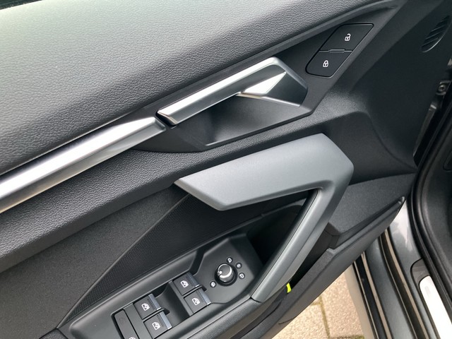 Mercedes-Benz - A 220 Progressive 4Matic LED LM17 NAVI PDC STHZG_5