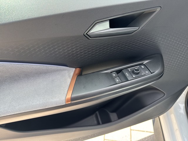 CUPRA - Born 150kW NAVI+KAMERA+PANORAMADACH+SHZG+LED_6