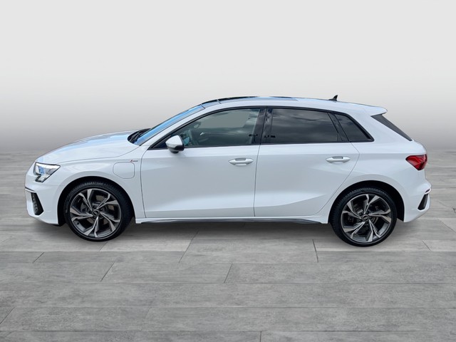 Audi - A3 Sportback 40 TFSI e S-tronic S-line LED PANO_8